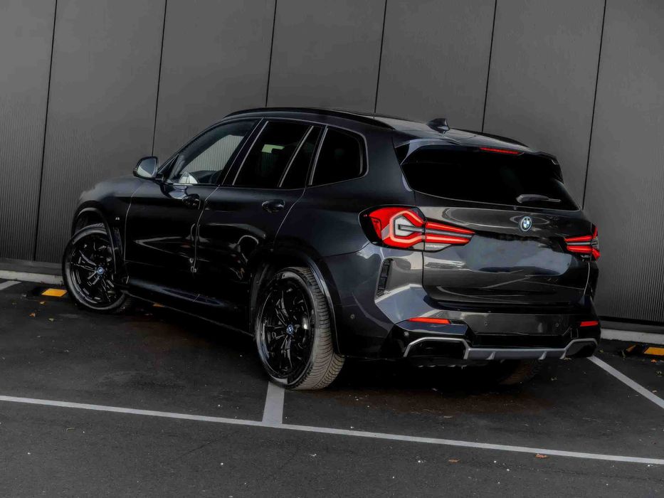 BMW iX3      2023