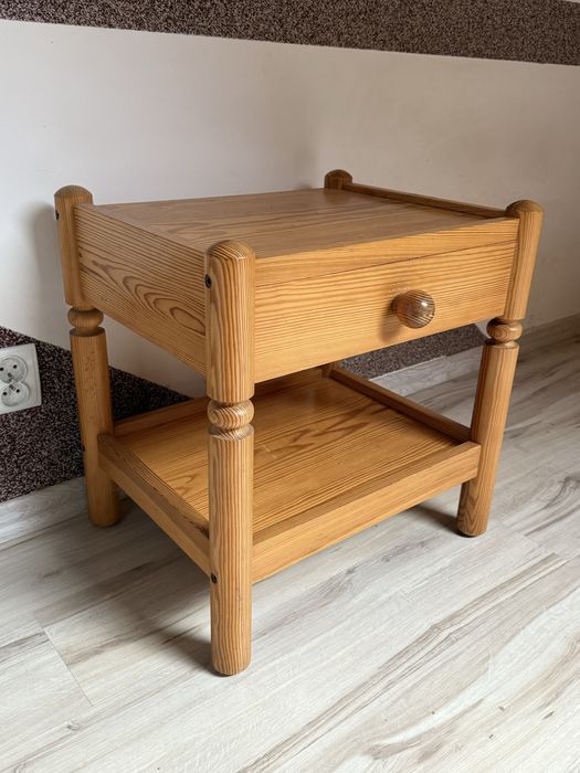 Drewniana szafka nocna