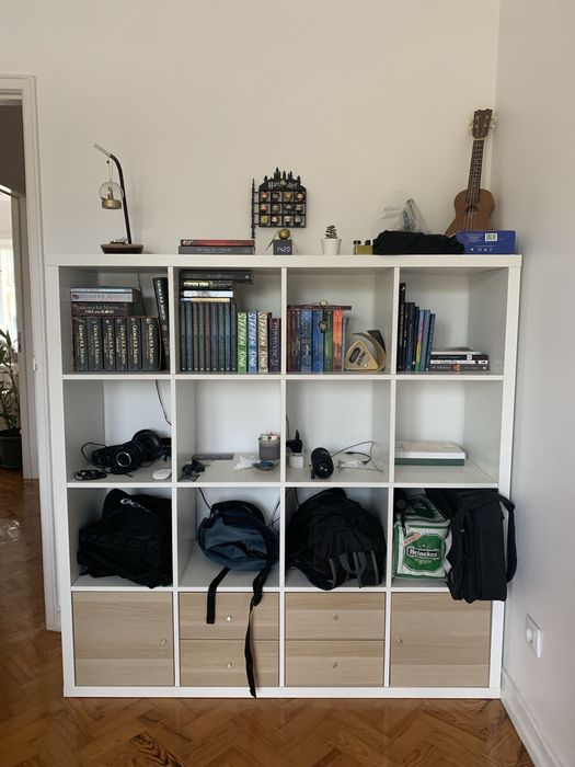 Estante KALLAX ikea de 16 compartimentos