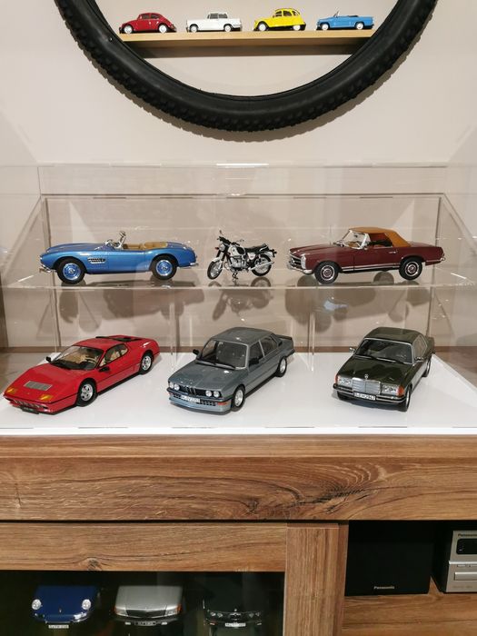 Gablota na modele w skali 1:18.