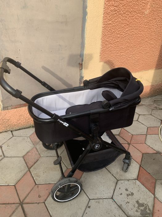 Коляска FreeON 3 в 1 , легка та компактна