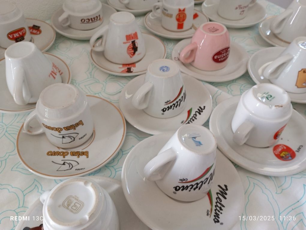 Conjunto de 18 chávenas de café de coleção