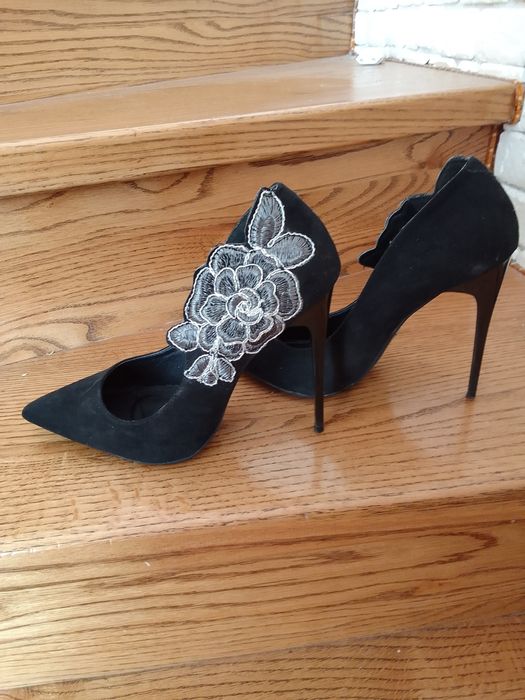 Шикарні туфлі 37 розміру