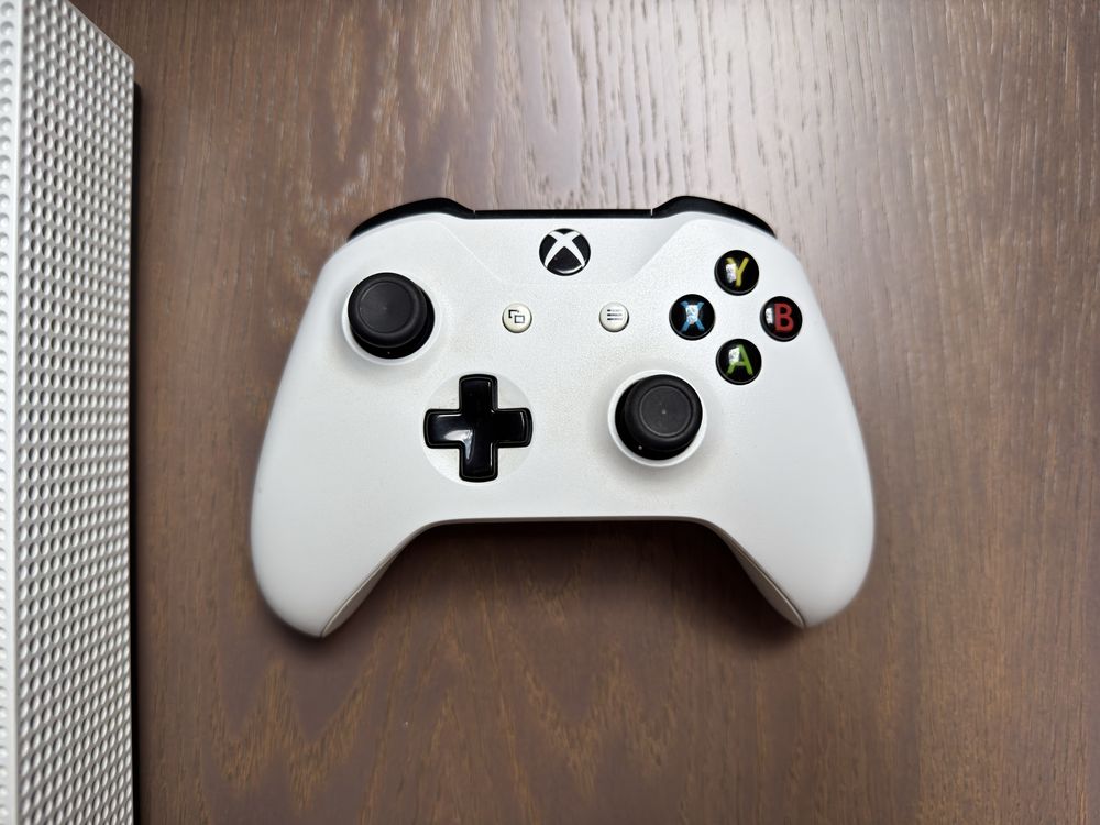 Konsola Xbox One S 1TB z padem – dobry stan