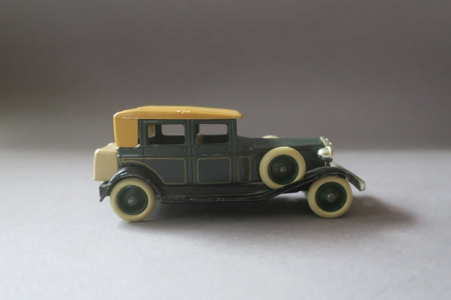 Metalowe auto Days Gone samochód 1:43 retro
