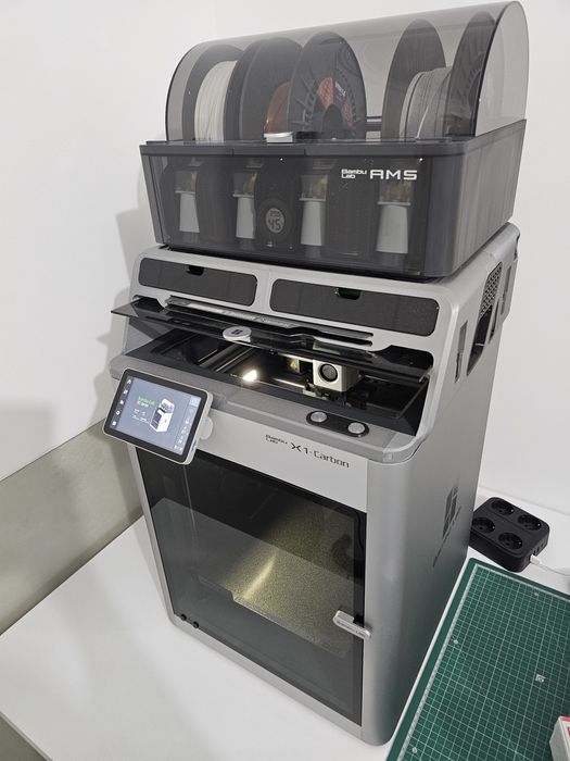 Bambu Lab X1 Carbon Combo (X1C + AMS) - Estado Impecável
