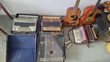 instrumenty z okresu PRL akordeon, gitary cytra Hohner Weltmeister