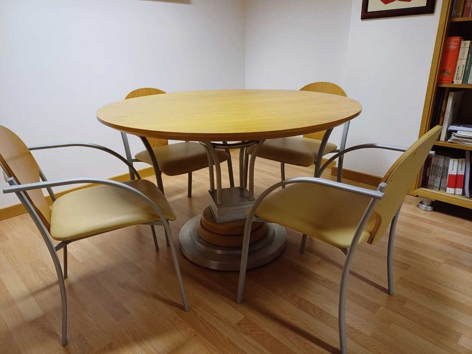 Conjunto de mesa redonda de design exclusivo e 4 cadeiras