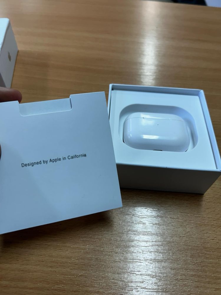 Airpods pro 2 jedna sluchawka uszkodzona