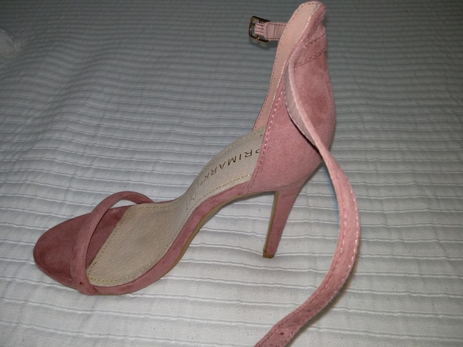 Vendo sandália nova rosa