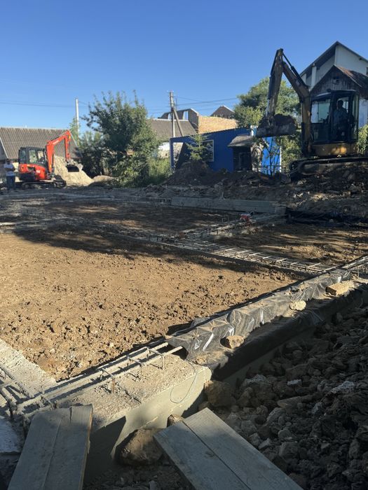 Будівництво :бетонні роботи,дахові роботи, кладка