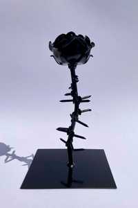 Metalowa róża - dekoracja do domu