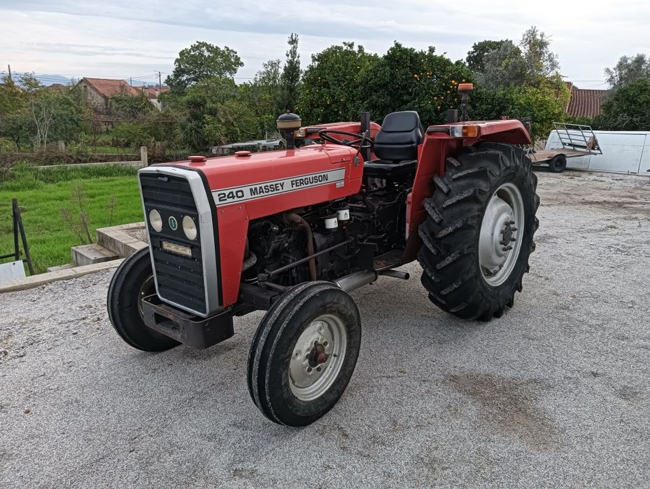 Trator massey ferguson 240