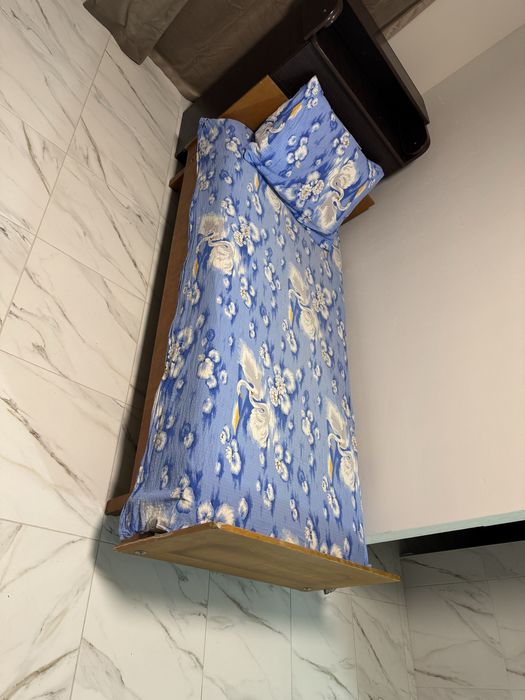 Ліжко односпальне з матрасом