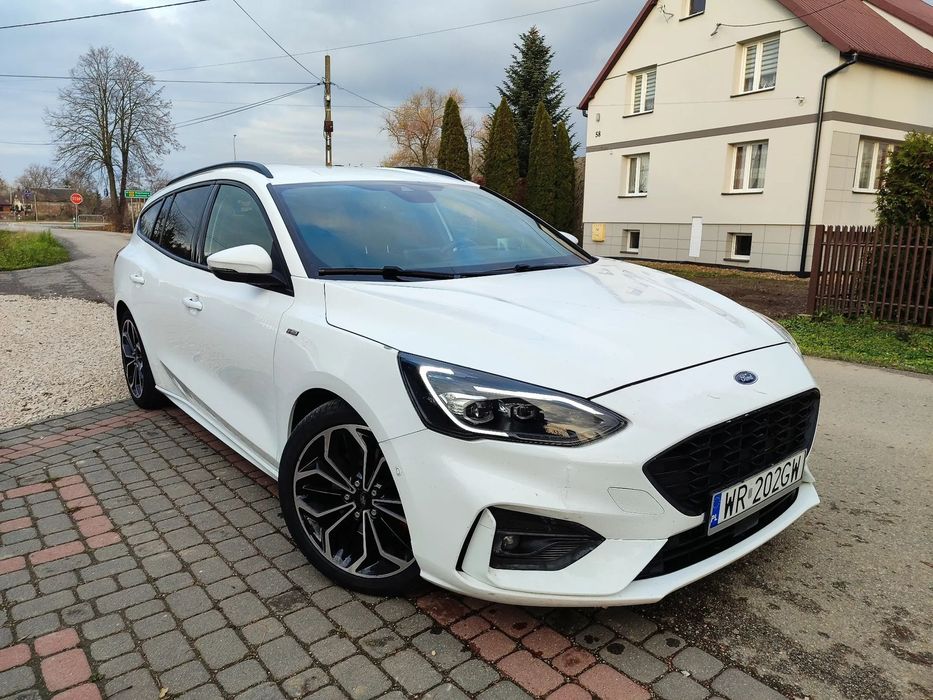 Ford Focus ST line salon Polska matrix sam parkuje