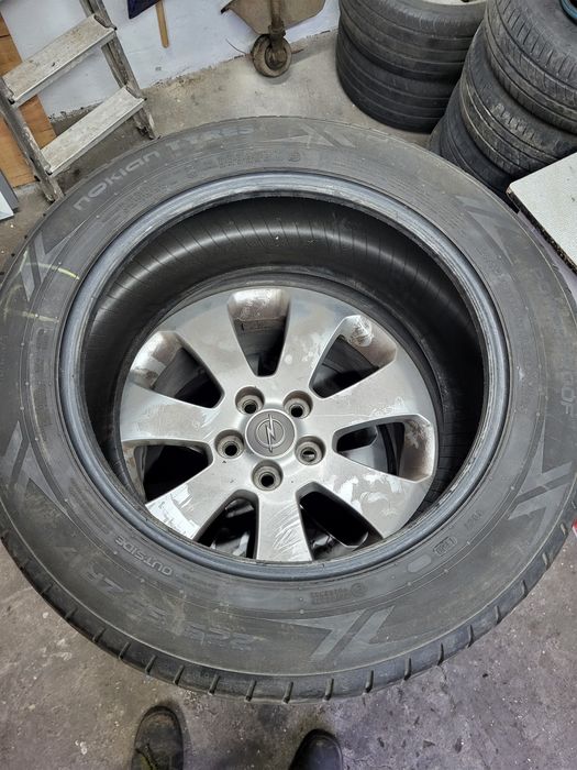 Opona 225/55 R17