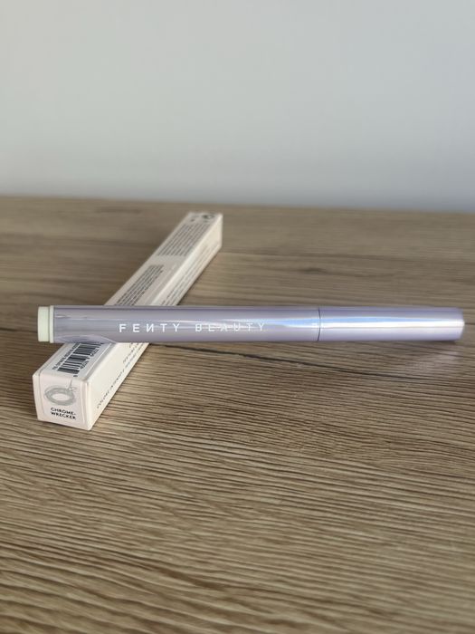 Fenty beauty podklady, kredki i korektory. Szminki z Too Faced