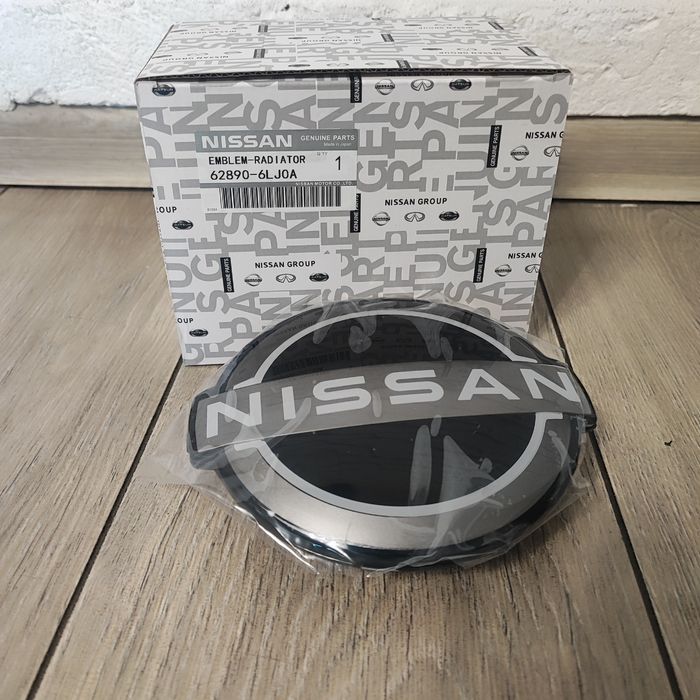 Емблема Nissan Rogue t33 22 року логотип Нісан Рог т33 значок