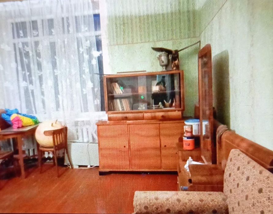 Продаж напівособняку у тихому центрі.
