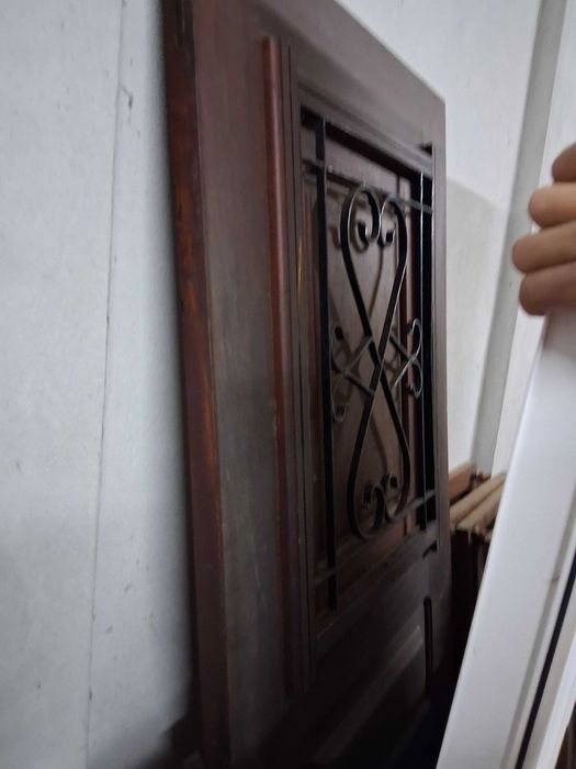 Janelas e porta de madeira de varias medidas