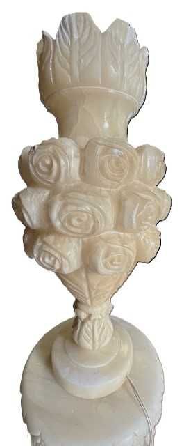 Coluna e vaso em flor em mármore ambos eletrificados