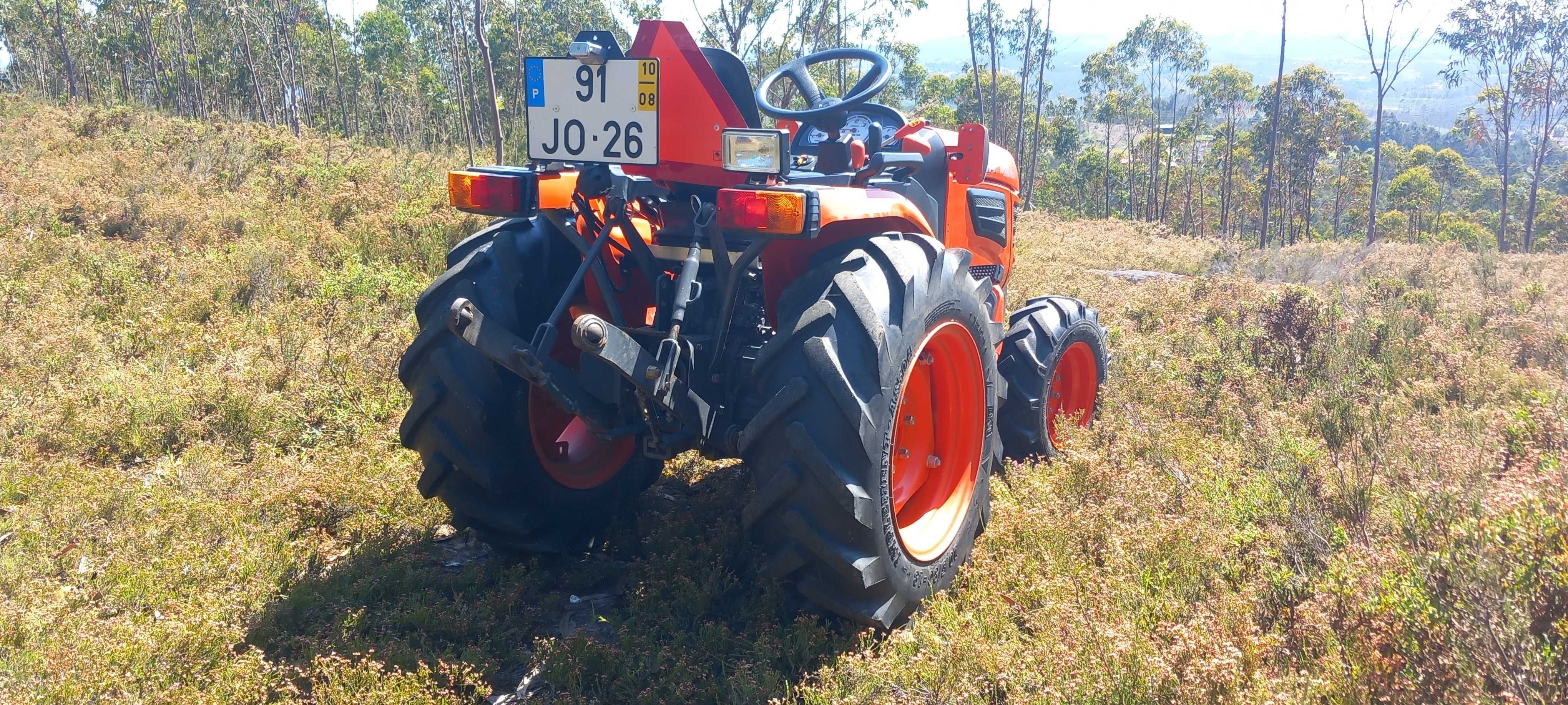 Kubota 1620, ano 2010 e 130 horas