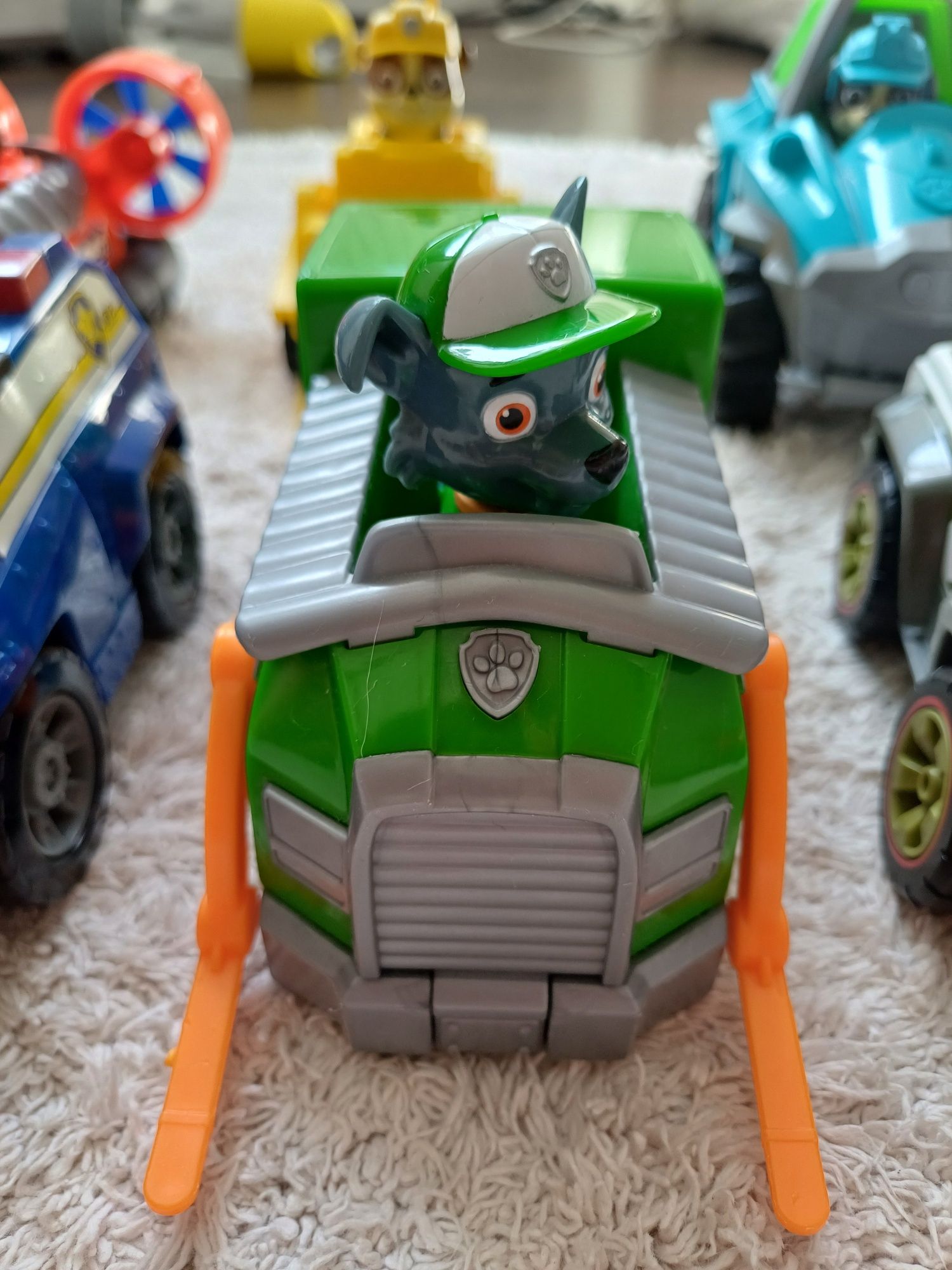 Sprzedam Paw Patrol - zestaw pojazdów Psi Patrol (10 pojazdów + 9 figu