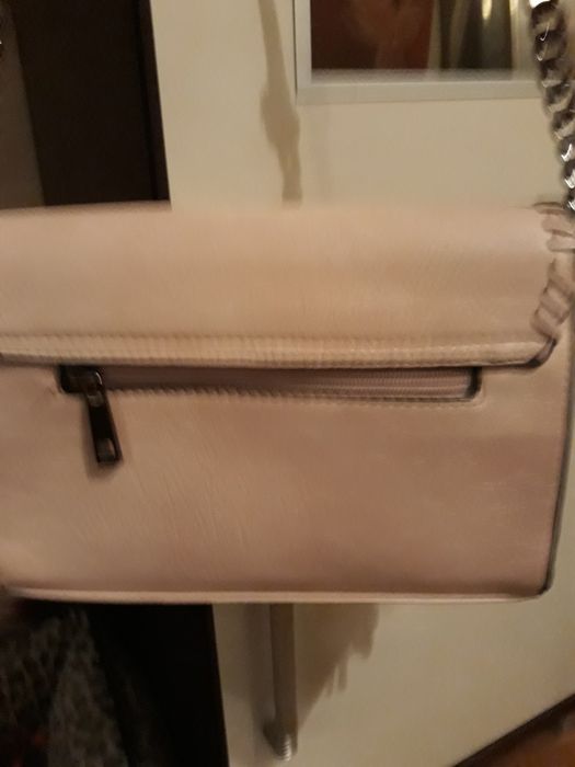 Torebka damska z frędzlami.