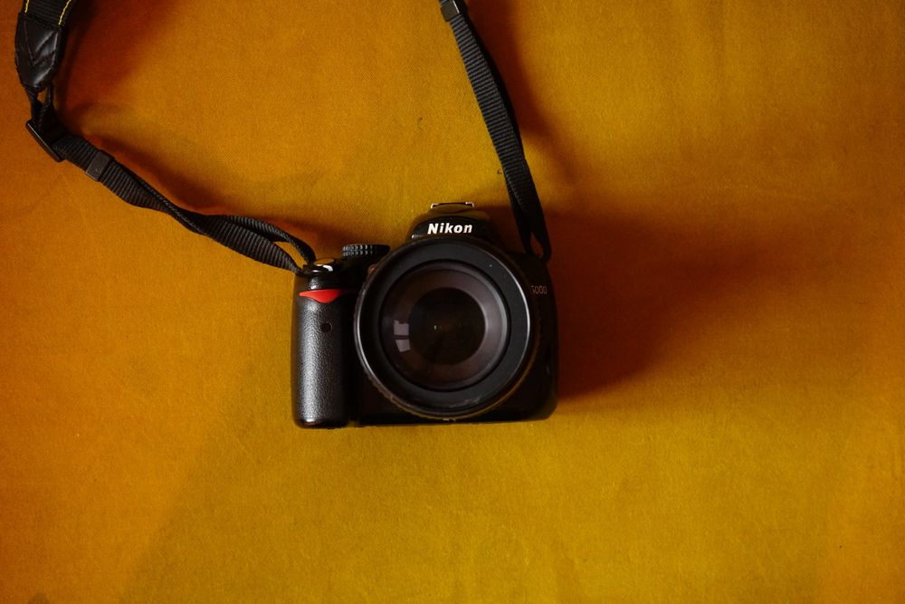 Nikon d5000 z obiektywem 18/105