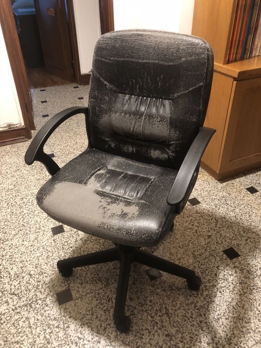 Cadeira de escritório com rodas