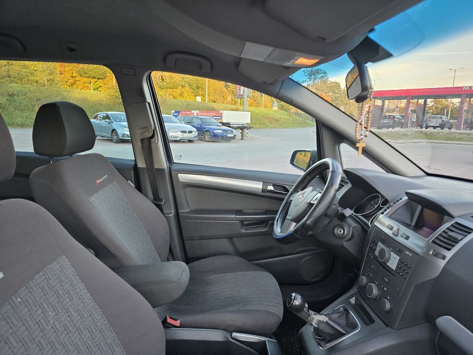 Ładny Opel Zafira 7os 1.8 - długie opłaty, do jazdy
