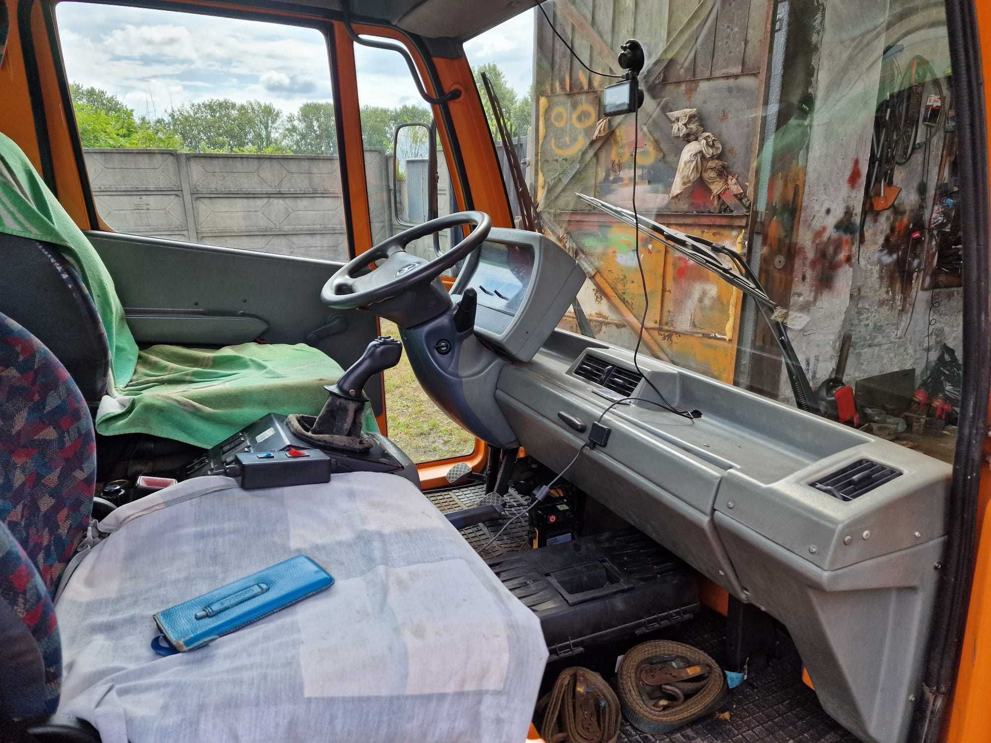 Unimog UX100 kontener, pług, posypywarka, bramownica