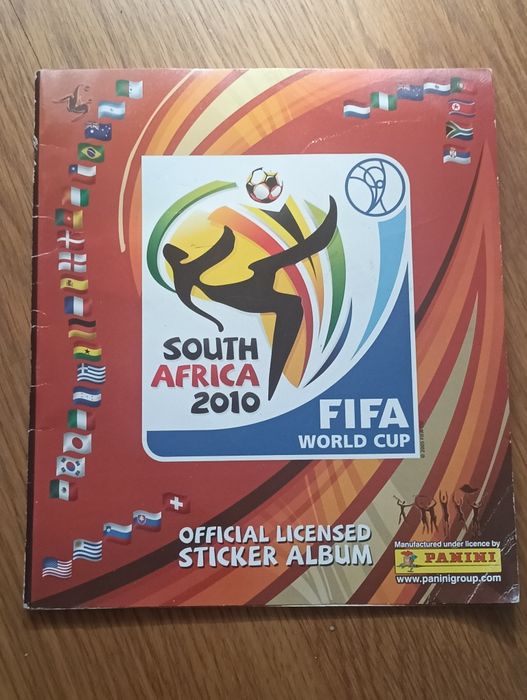 Caderneta futebol Mundial 2010, com folha de cromos