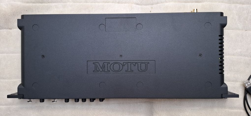 Motu 828 Mk3 Hybrid
