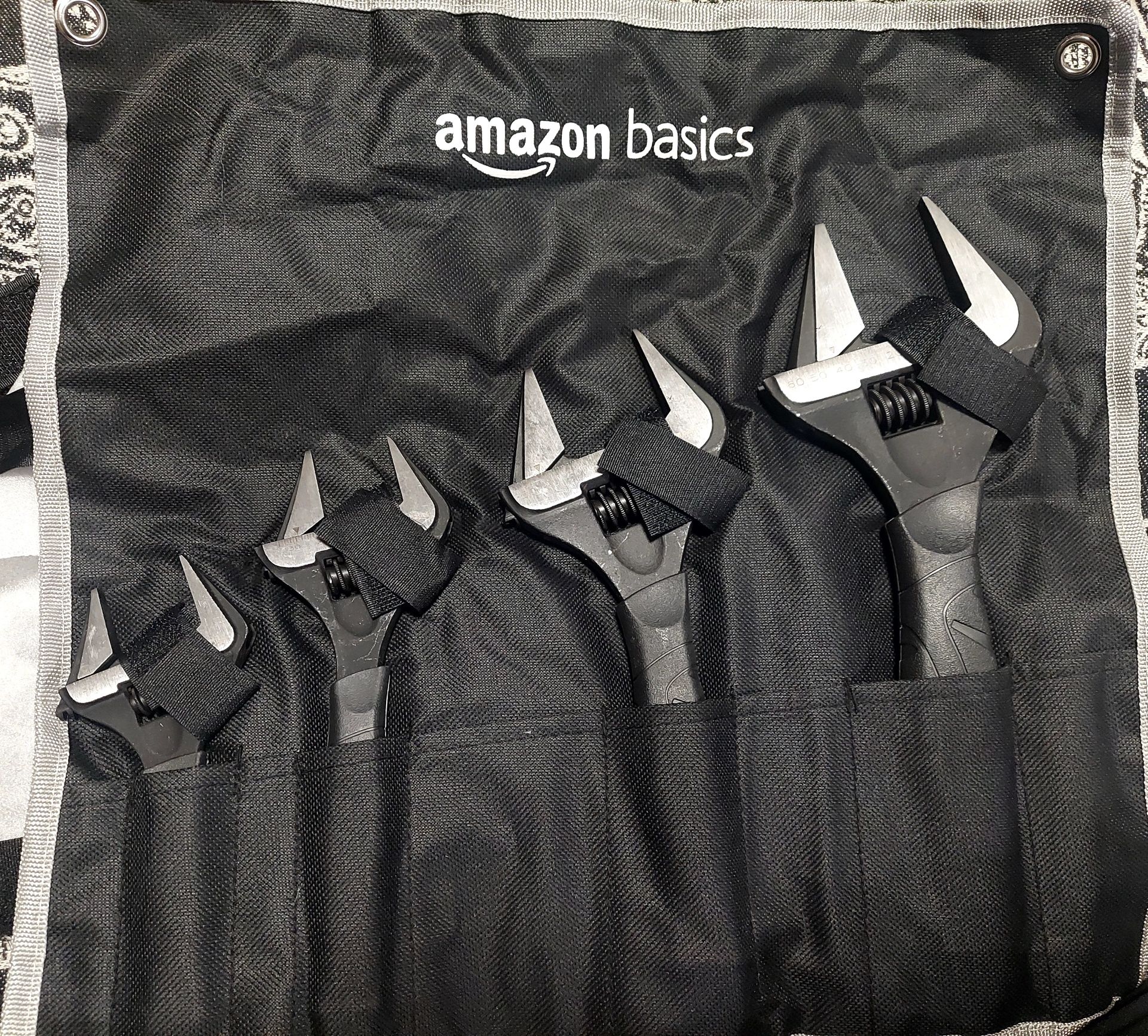 Zestaw 4 kluczy nastawnych Amazon Basics