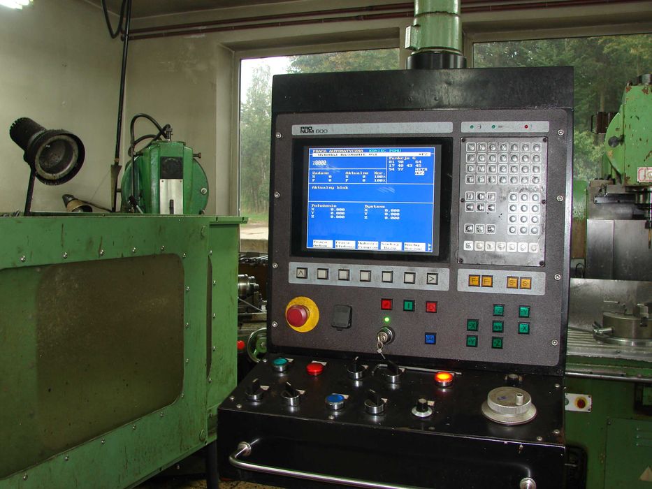 Frezarka CNC  FYJ 40RN sześciowrzecionowa