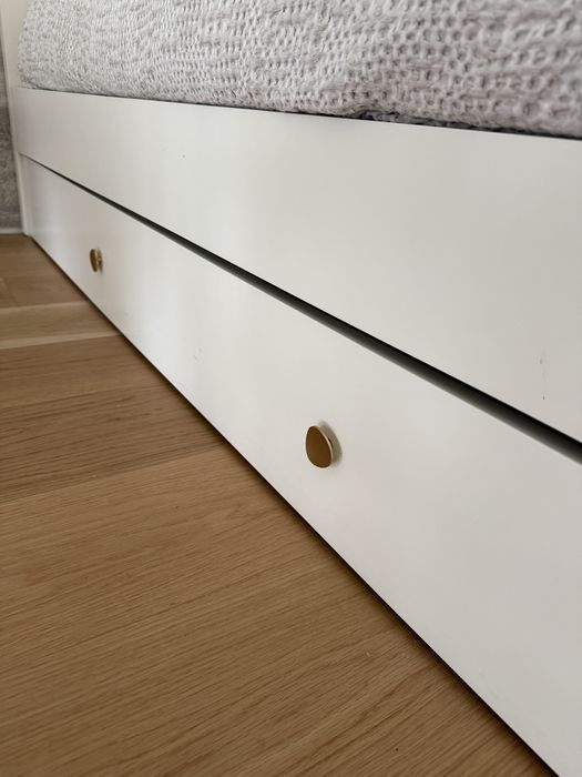 Cama com gaveta em madeira maciça