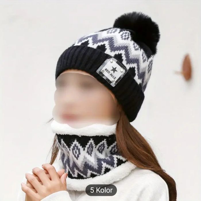 Zimowa czapka z pomponem I komin