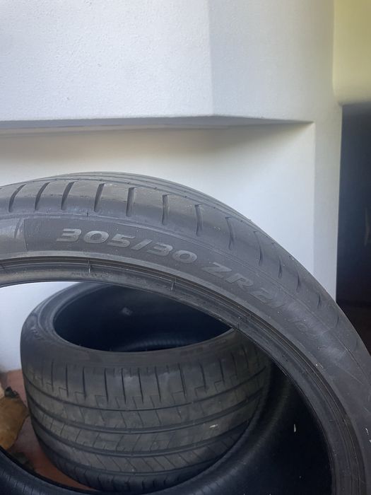 Pneus 305 30 ZR21