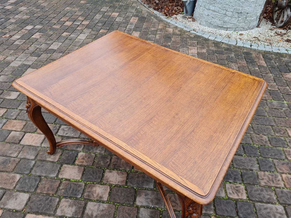 Dębowy Stół ludwikowski pięknie zdobiony