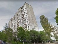 метро «Шулявська» ,  Вороніної ( Металістів ) 1, неподалік КПІ, НАУ,