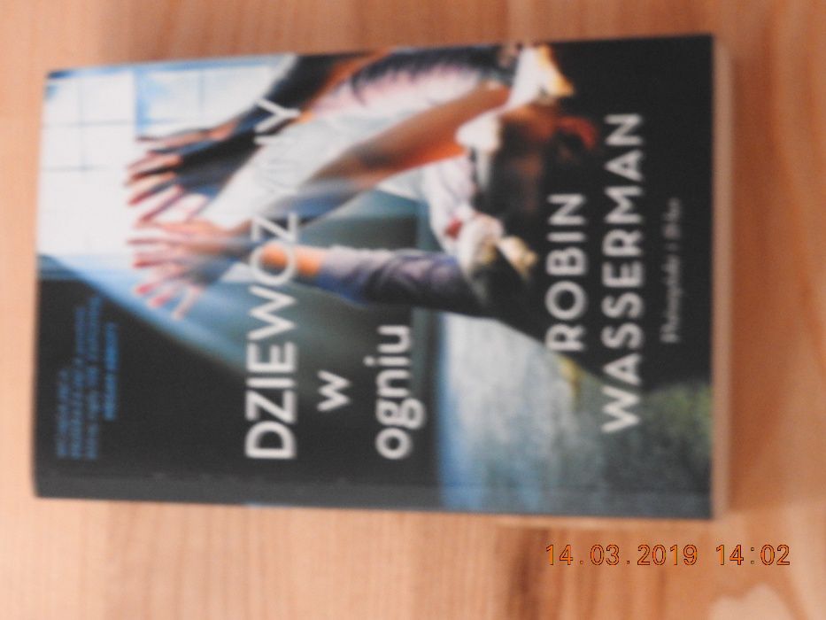dziewczyny w ogniu robin Wasserman epoka PRL