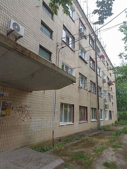 Продається кімната в гуртожитку на Шевченка.