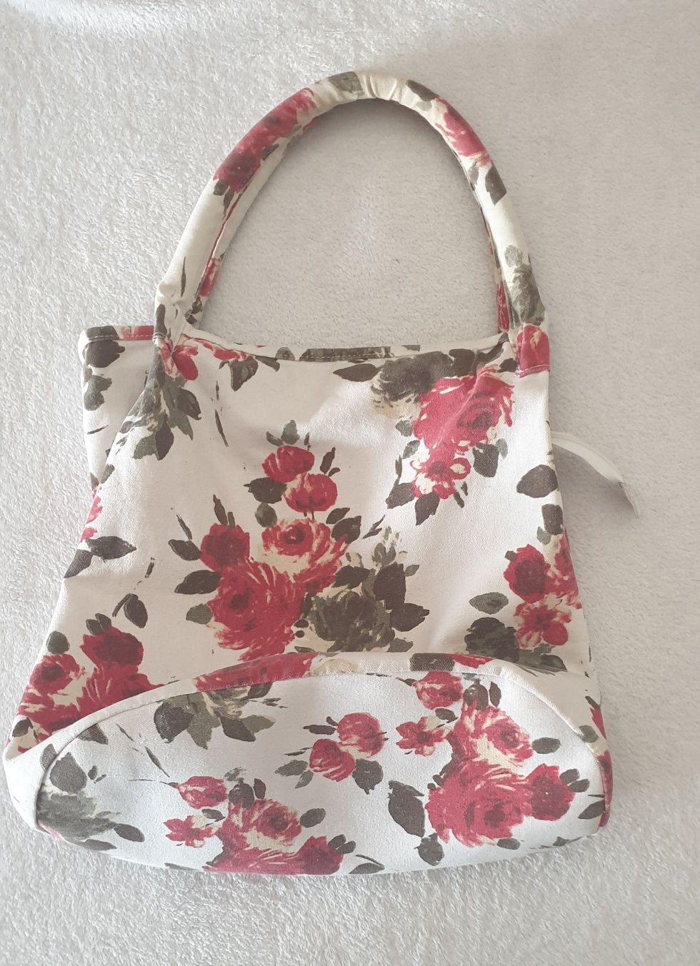 Torebka materiałowa w czerwone róże Butik