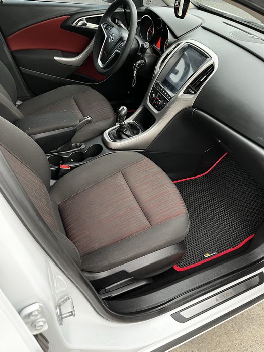 Продам Opel Astra 2011