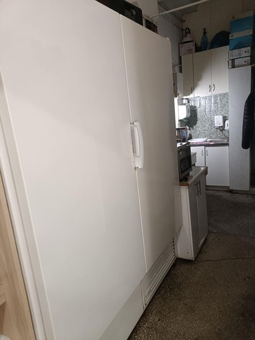 Szafa chłodnicza 2-drzwiowa. 
Możliwośc odbioru dopiero po świ