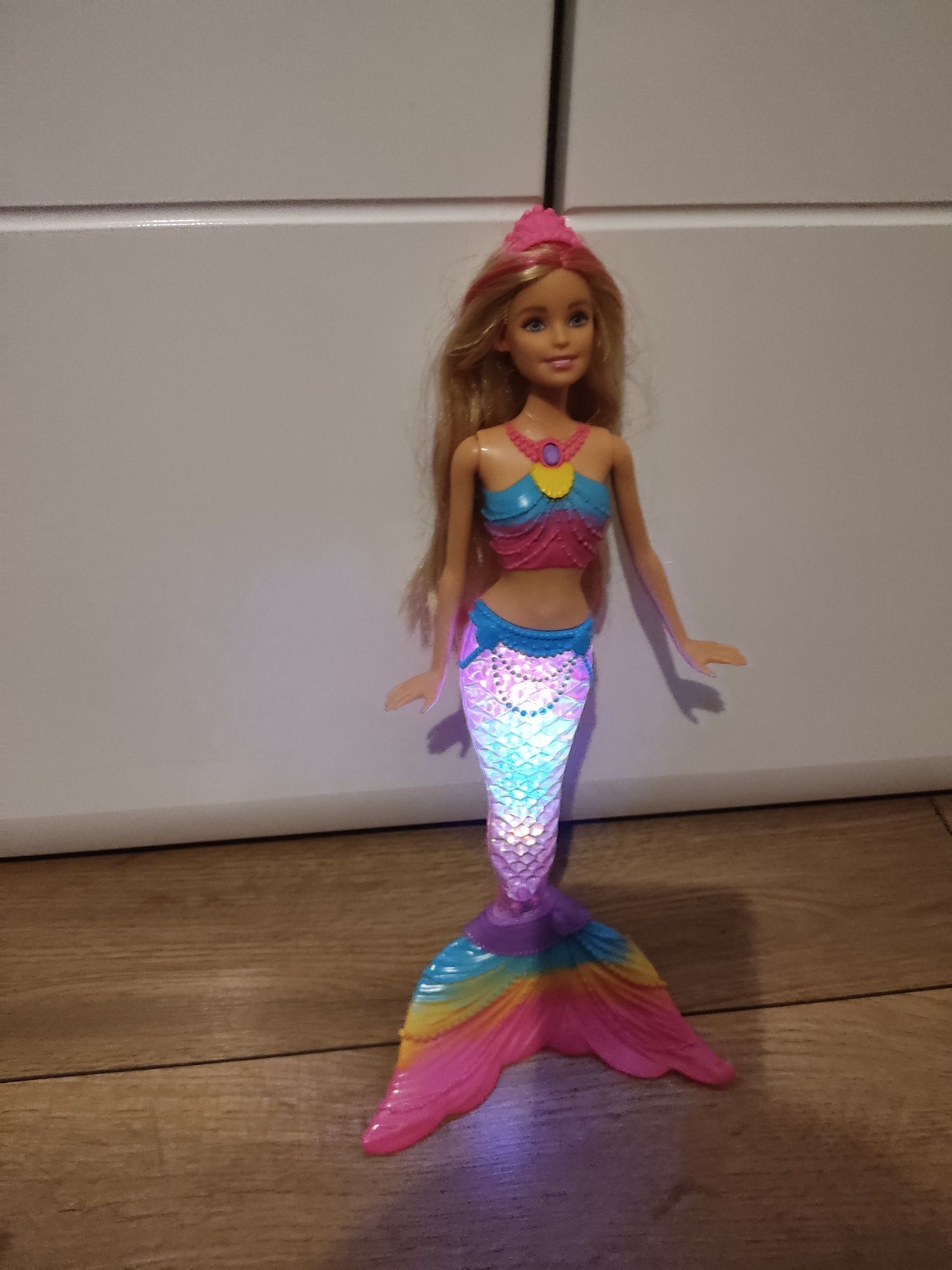 Barbie rainbow light princess