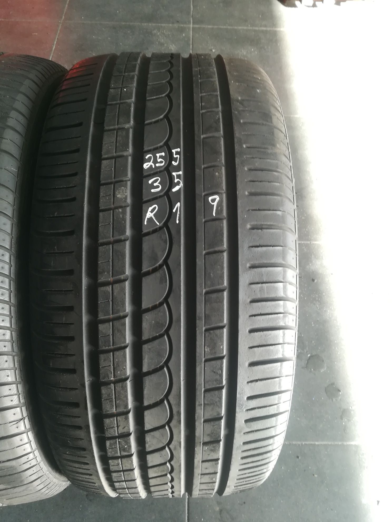 2 pneus 255 35 r19 Pirelli