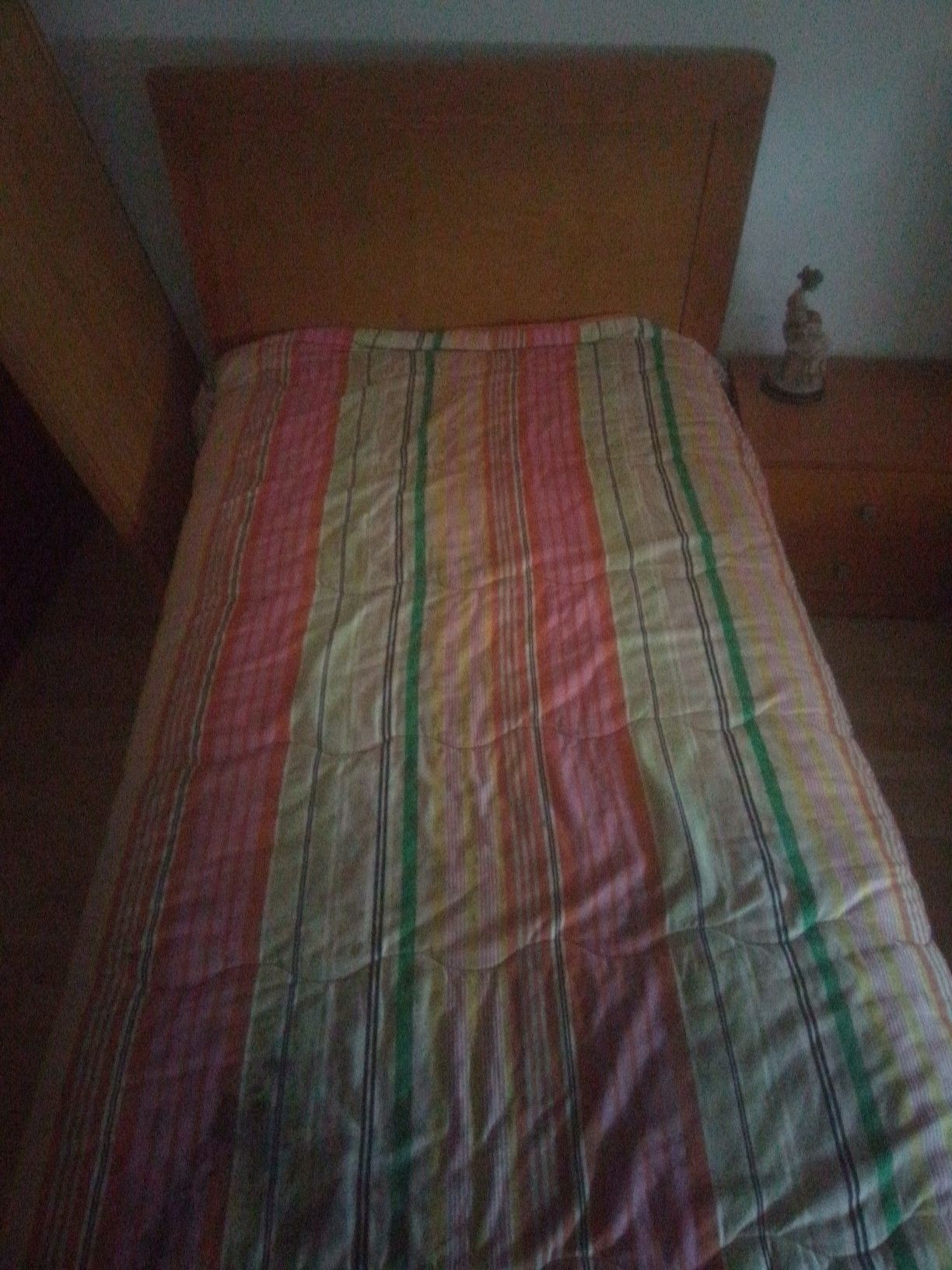 Vendo Cama em bom estado