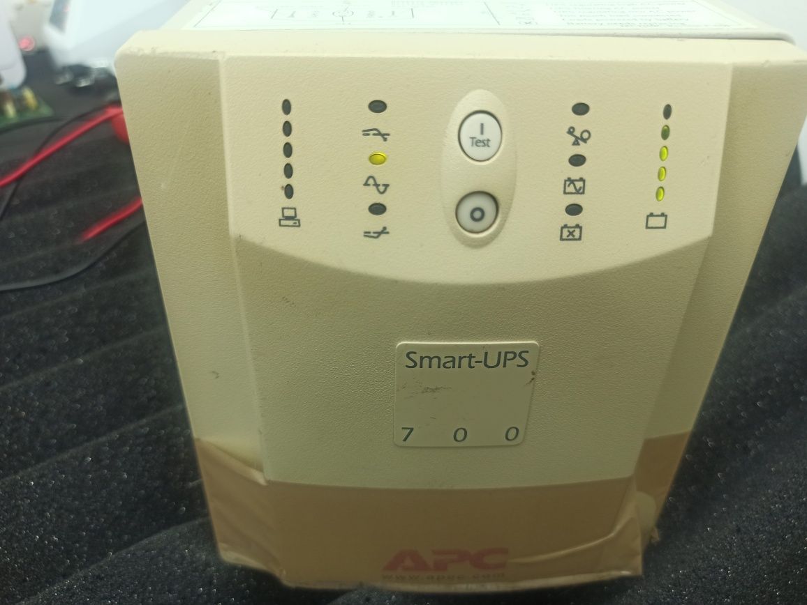 Дбж APC smart ups 700 + 2 батареі